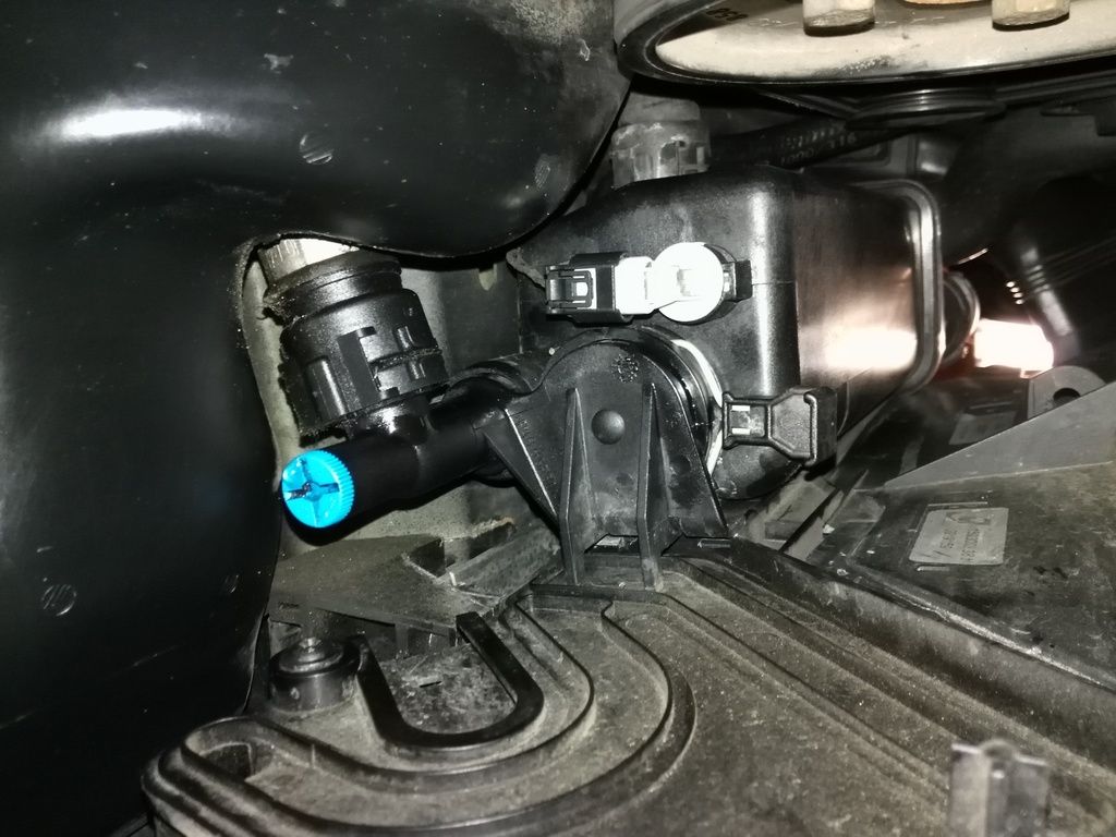 Brand new expansion tank leak stumped... E46 Fanatics Forum