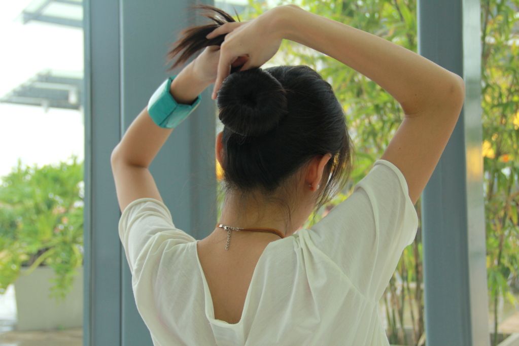 The Glamourtini Hair Bun Tutorial using 1721 Perfect Bun Maker (Sponge)