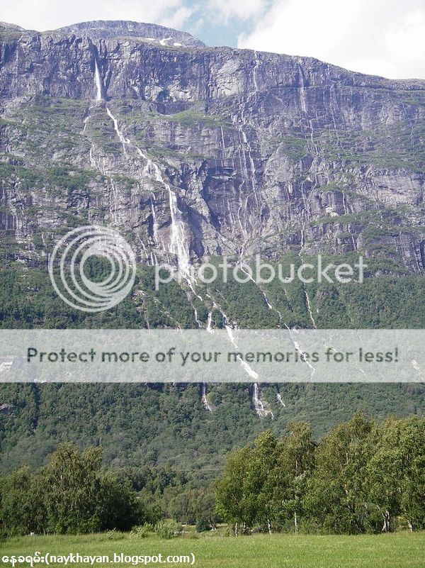 http://i1183.photobucket.com/albums/x474/konay1/general%205/6%20800px-Vinnufossen_Sunndal_Norway_front.jpg